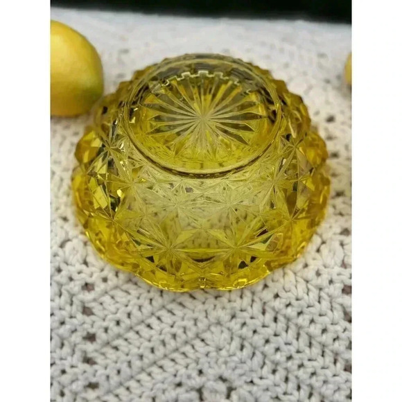 Vintage Yellow Glass Star Burst Designed Bowl 6-1/4" Round Cottagecore - Picture 4 of 4